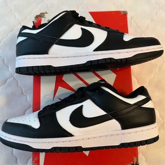 Women’s Nike Dunk Low Black & White Pandas, size 8.5 - Picture 5 of 16